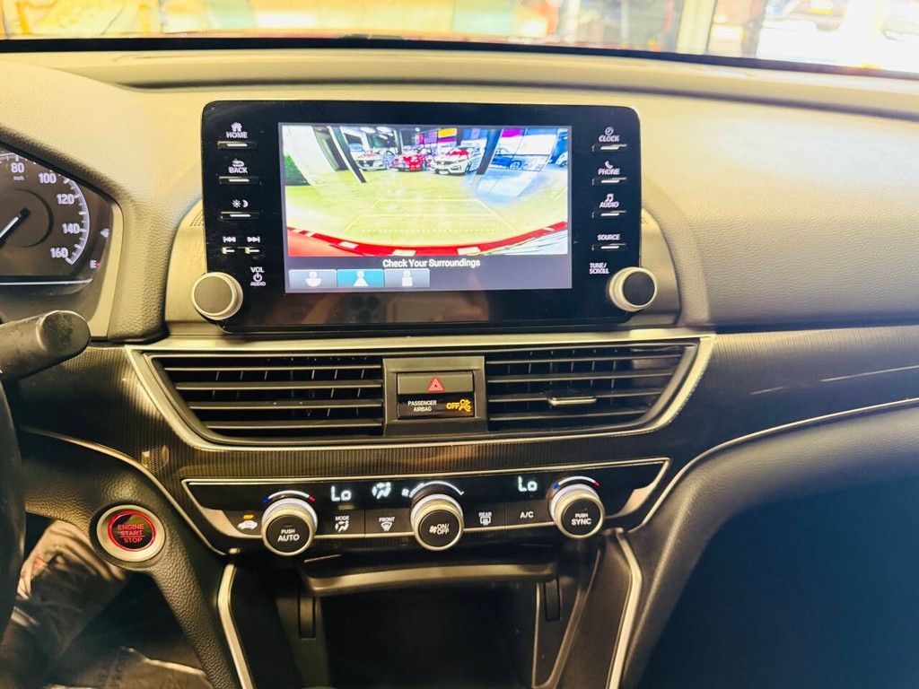 Honda Accord Vehicle Full-screen Gallery Image 14