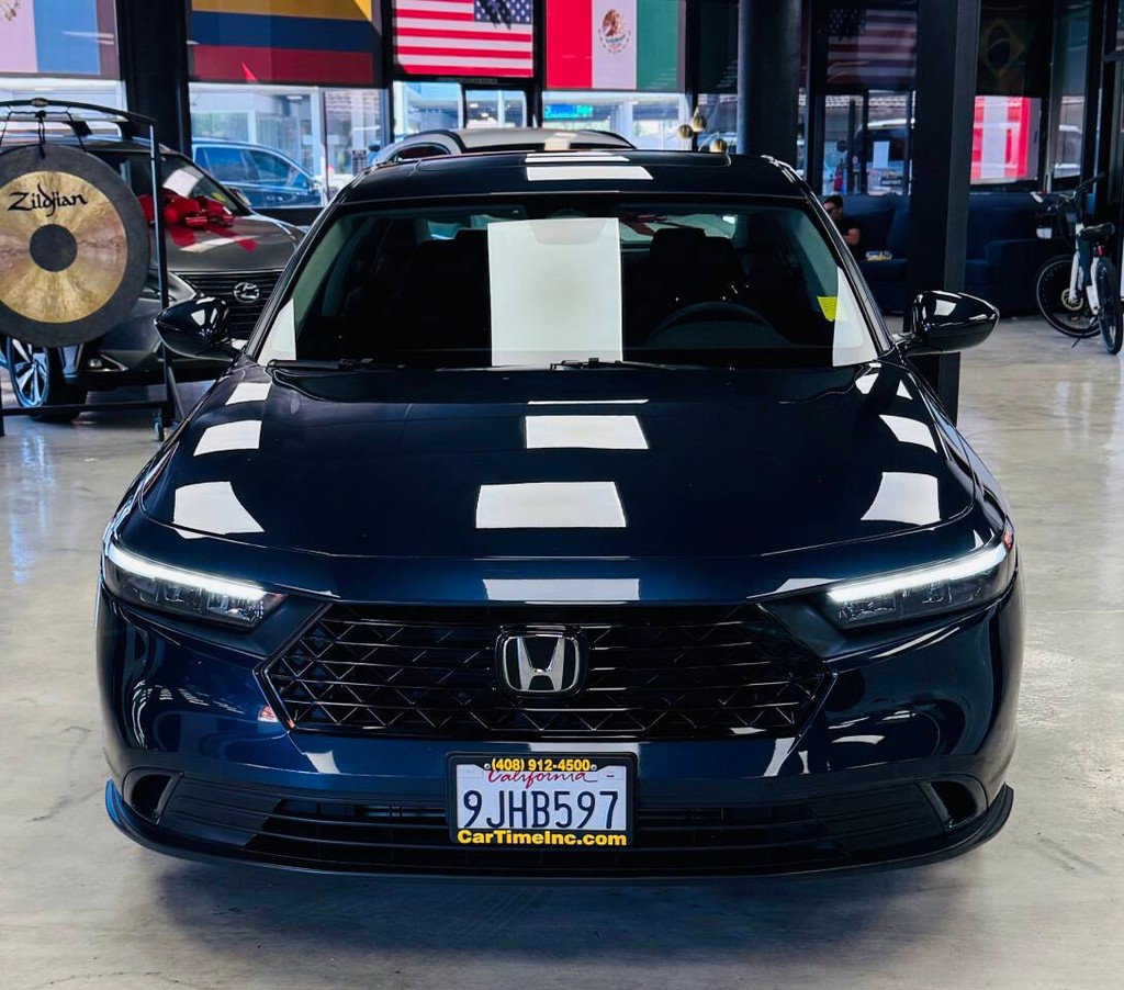 Honda Accord Sedan Vehicle Full-screen Gallery Image 02