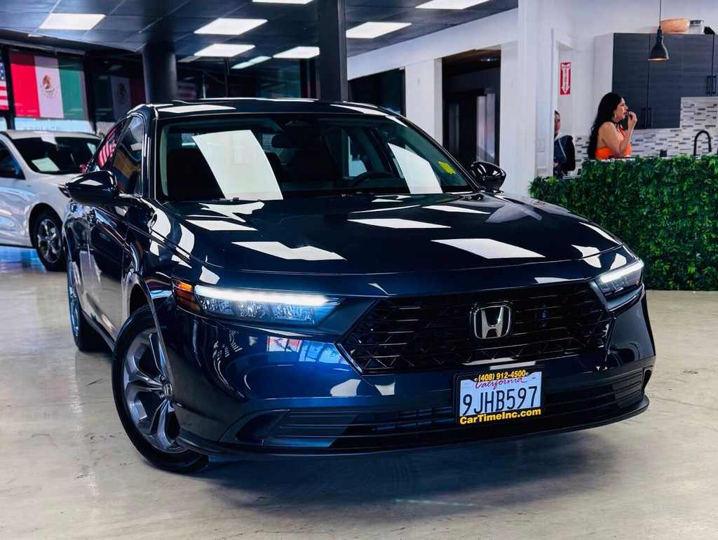 Honda Accord Sedan Vehicle Full-screen Gallery Image 03