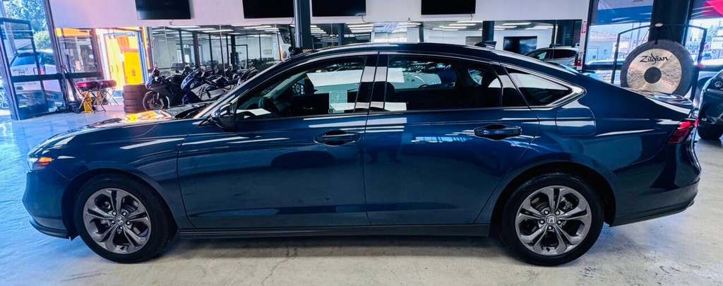 Honda Accord Sedan Vehicle Full-screen Gallery Image 04