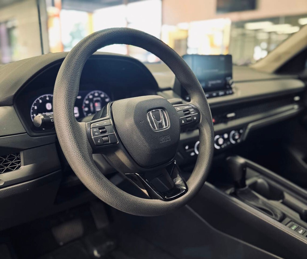 Honda Accord Sedan Vehicle Full-screen Gallery Image 09