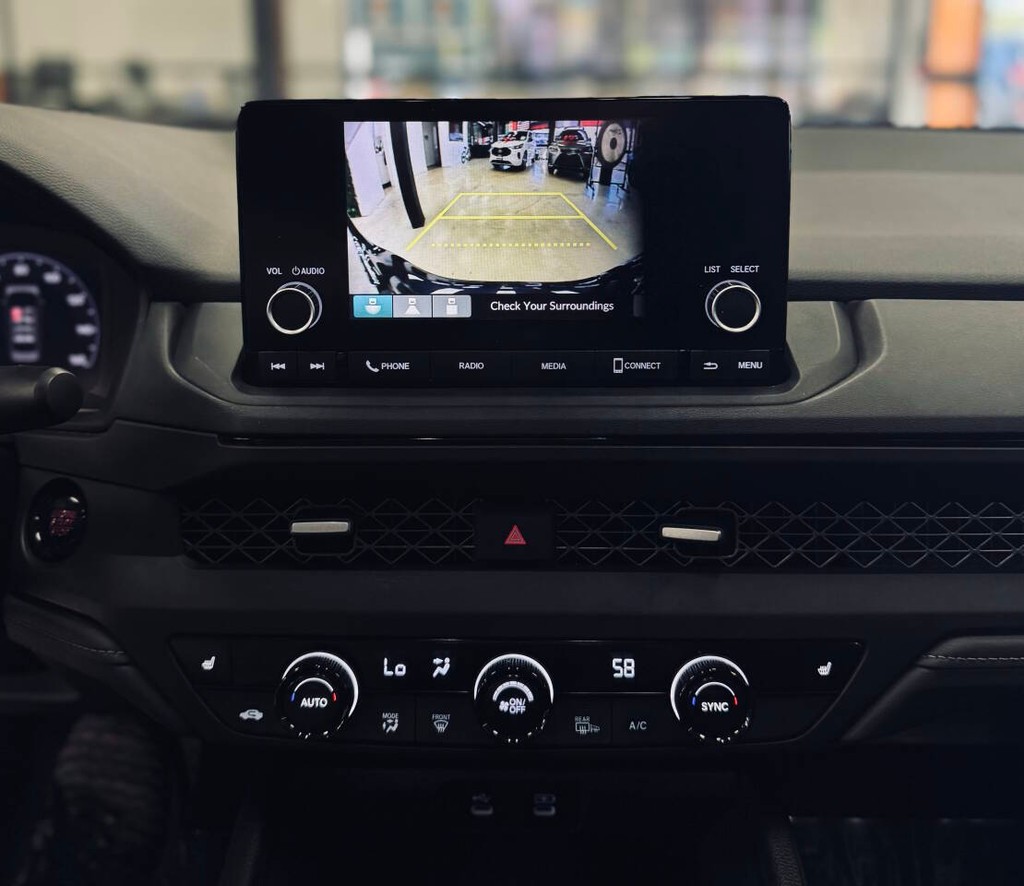 Honda Accord Sedan Vehicle Full-screen Gallery Image 11