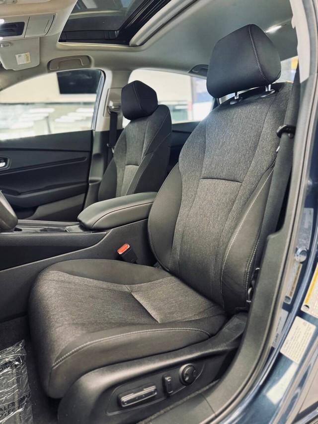 Honda Accord Sedan Vehicle Full-screen Gallery Image 12