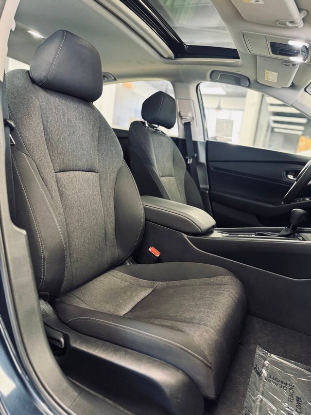 Honda Accord Sedan Vehicle Full-screen Gallery Image 13