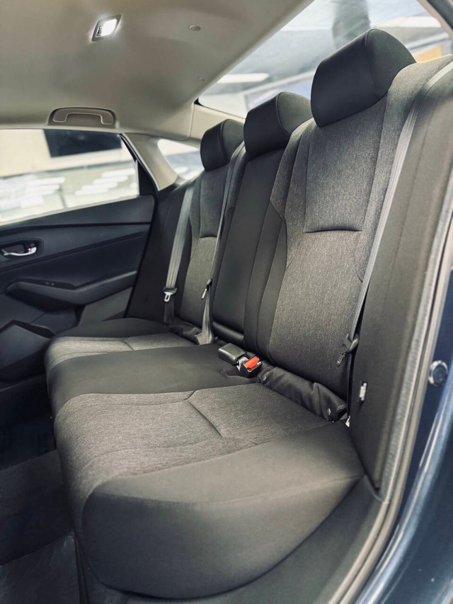 Honda Accord Sedan Vehicle Full-screen Gallery Image 14