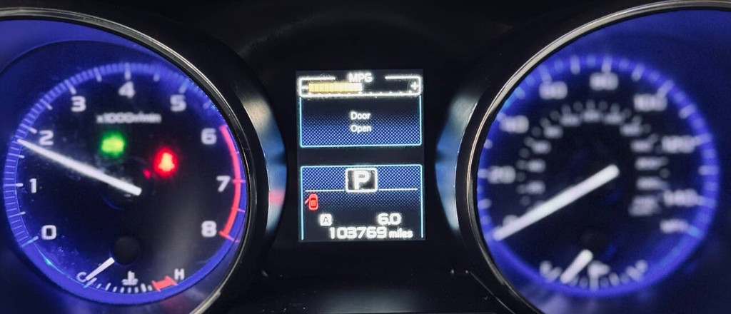 Subaru Outback Vehicle Full-screen Gallery Image 08