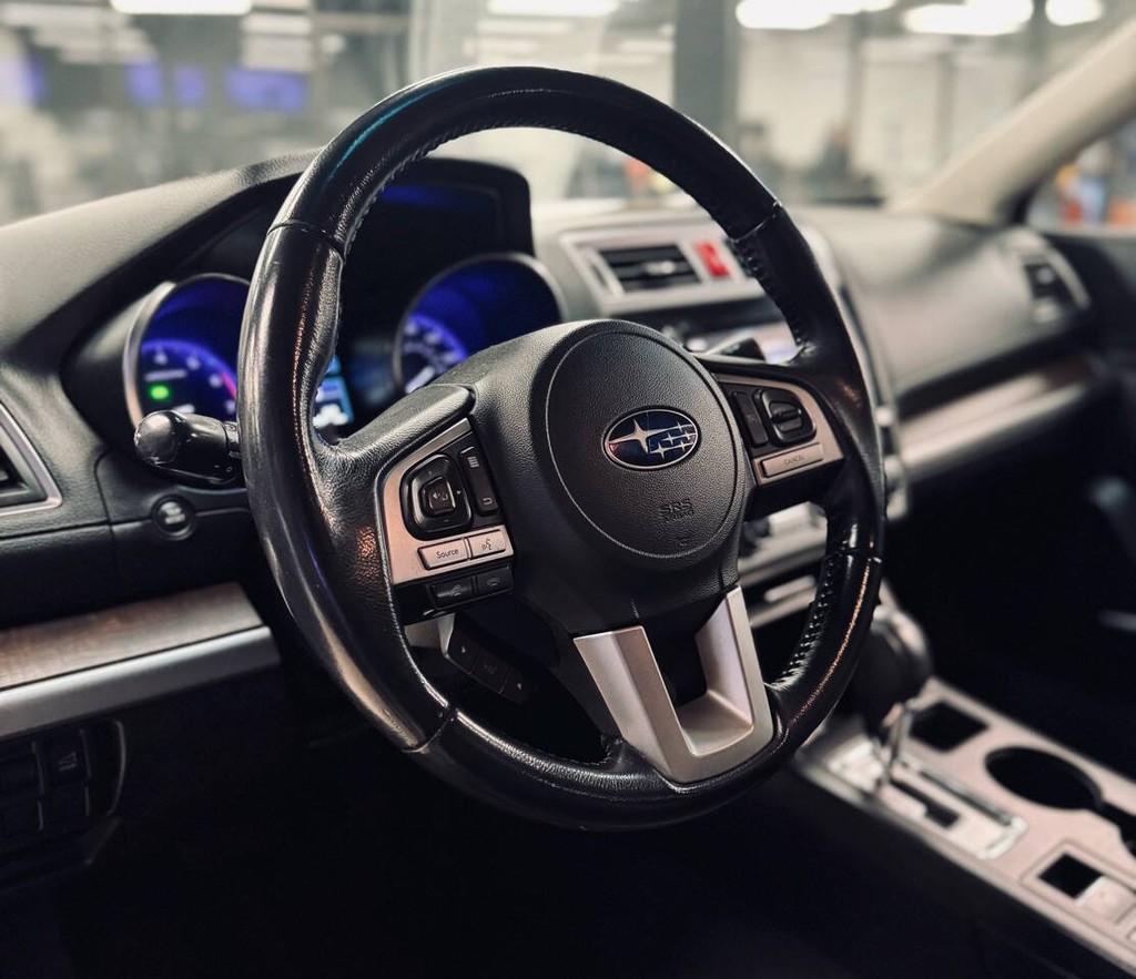 Subaru Outback Vehicle Full-screen Gallery Image 10