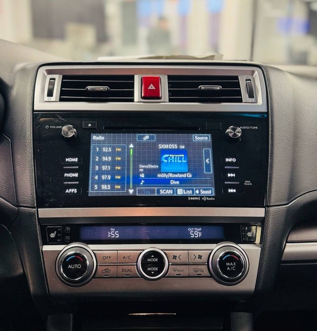 Subaru Outback Vehicle Full-screen Gallery Image 12