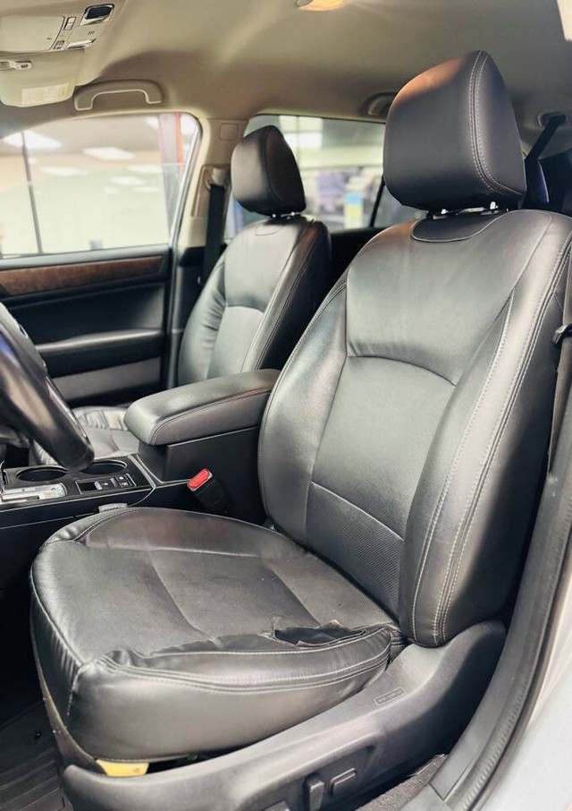 Subaru Outback Vehicle Full-screen Gallery Image 13