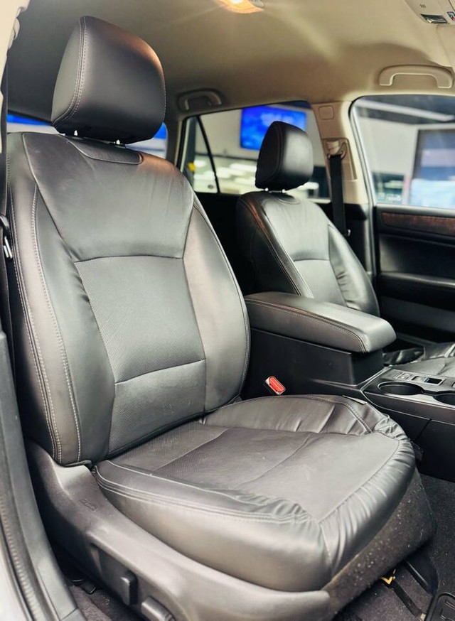 Subaru Outback Vehicle Full-screen Gallery Image 14