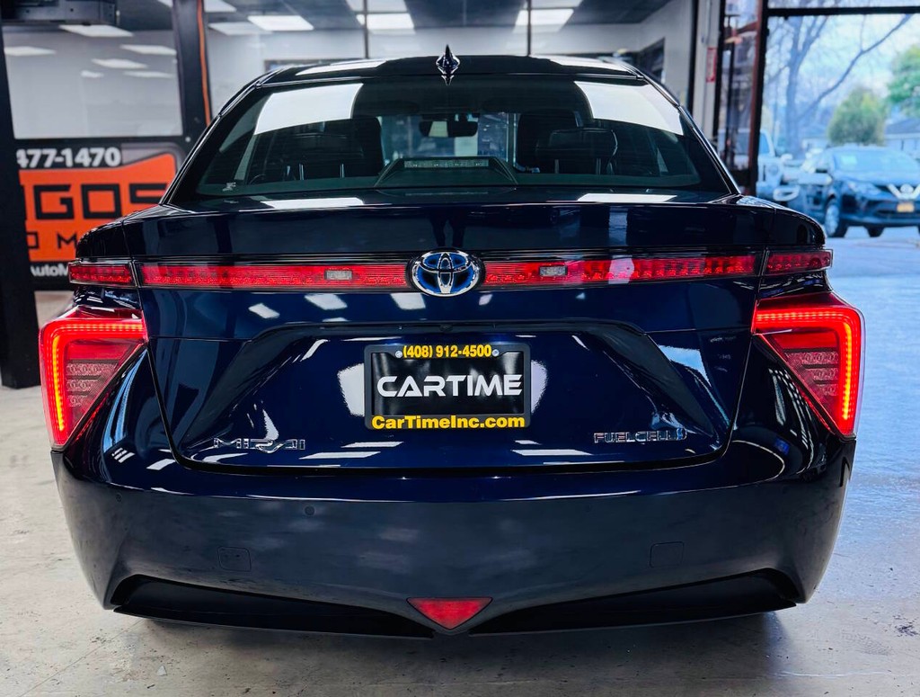 Toyota Mirai Vehicle Full-screen Gallery Image 04