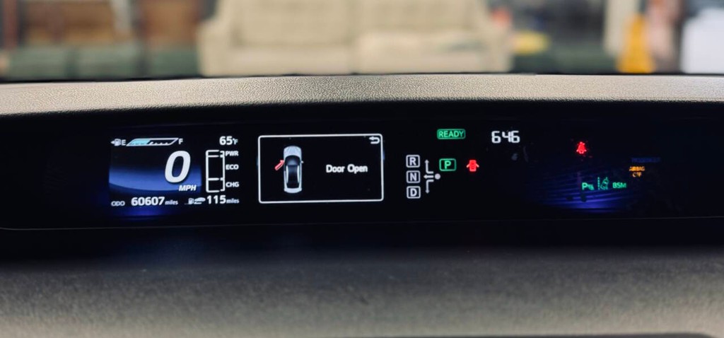 Toyota Mirai Vehicle Full-screen Gallery Image 08