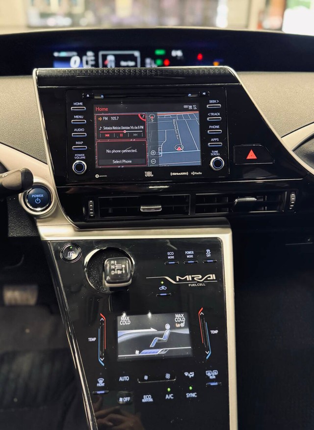 Toyota Mirai Vehicle Full-screen Gallery Image 10