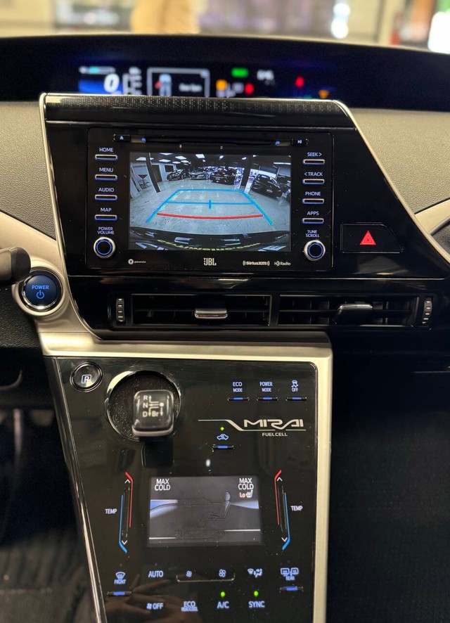 Toyota Mirai Vehicle Full-screen Gallery Image 11