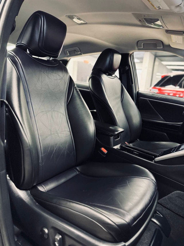 Toyota Mirai Vehicle Full-screen Gallery Image 14