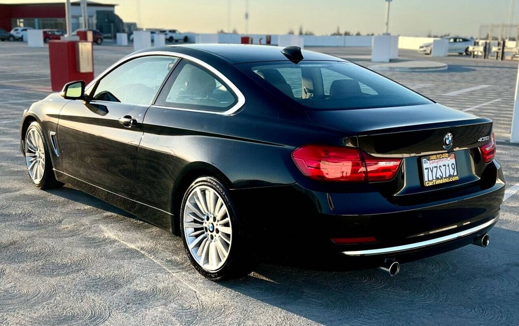 BMW 4 Series Vehicle Full-screen Gallery Image 07