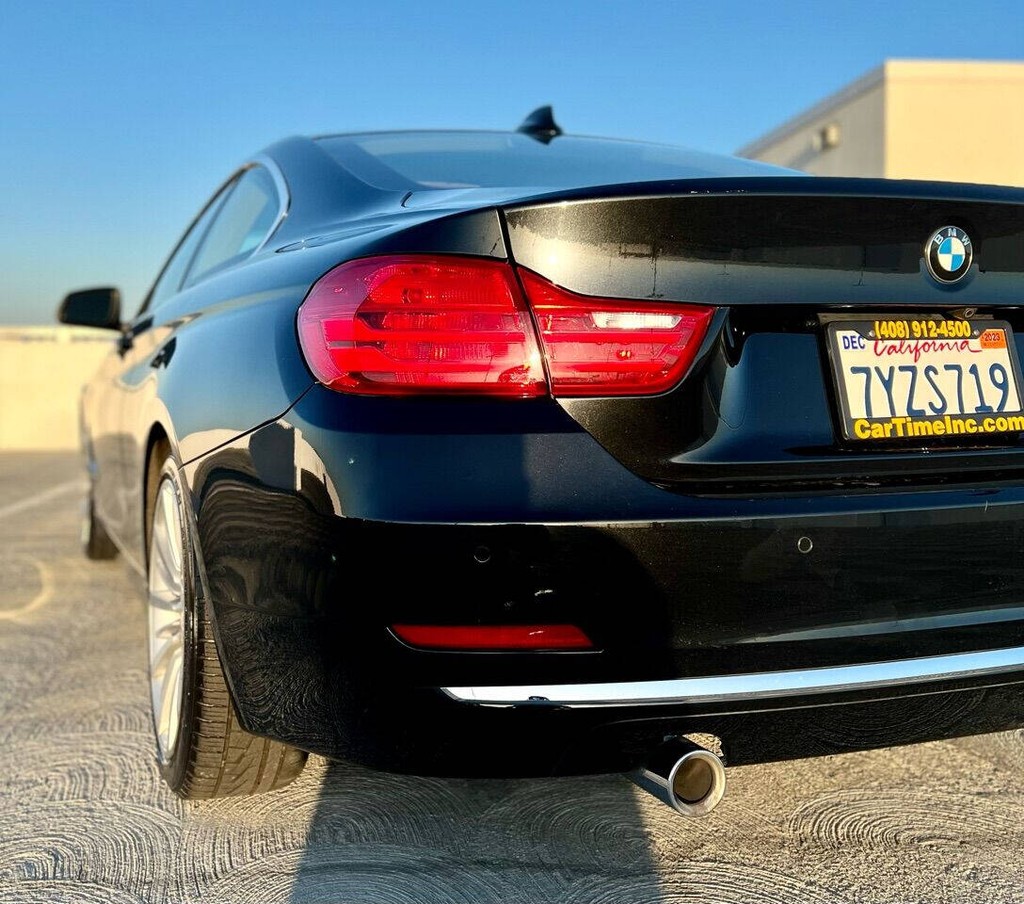 BMW 4 Series Vehicle Full-screen Gallery Image 09