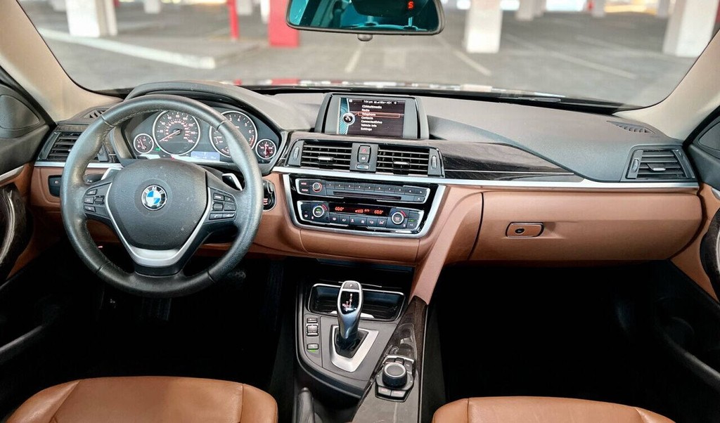 BMW 4 Series Vehicle Full-screen Gallery Image 34