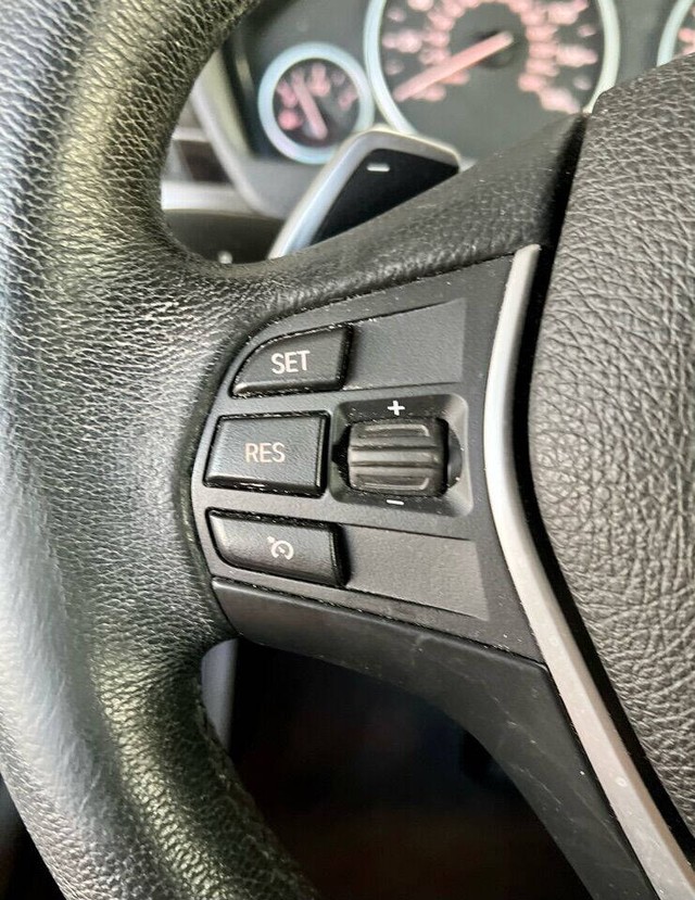 BMW 4 Series Vehicle Full-screen Gallery Image 21