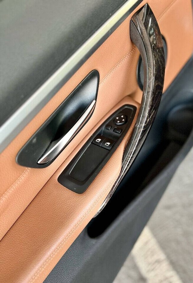 BMW 4 Series Vehicle Full-screen Gallery Image 30