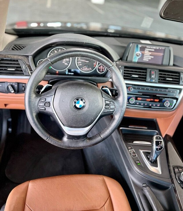 BMW 4 Series Vehicle Full-screen Gallery Image 31