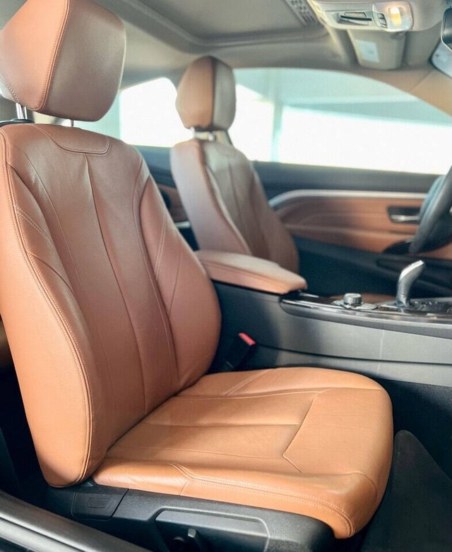 BMW 4 Series Vehicle Full-screen Gallery Image 35