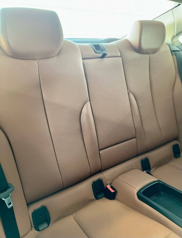 BMW 4 Series Vehicle Full-screen Gallery Image 36