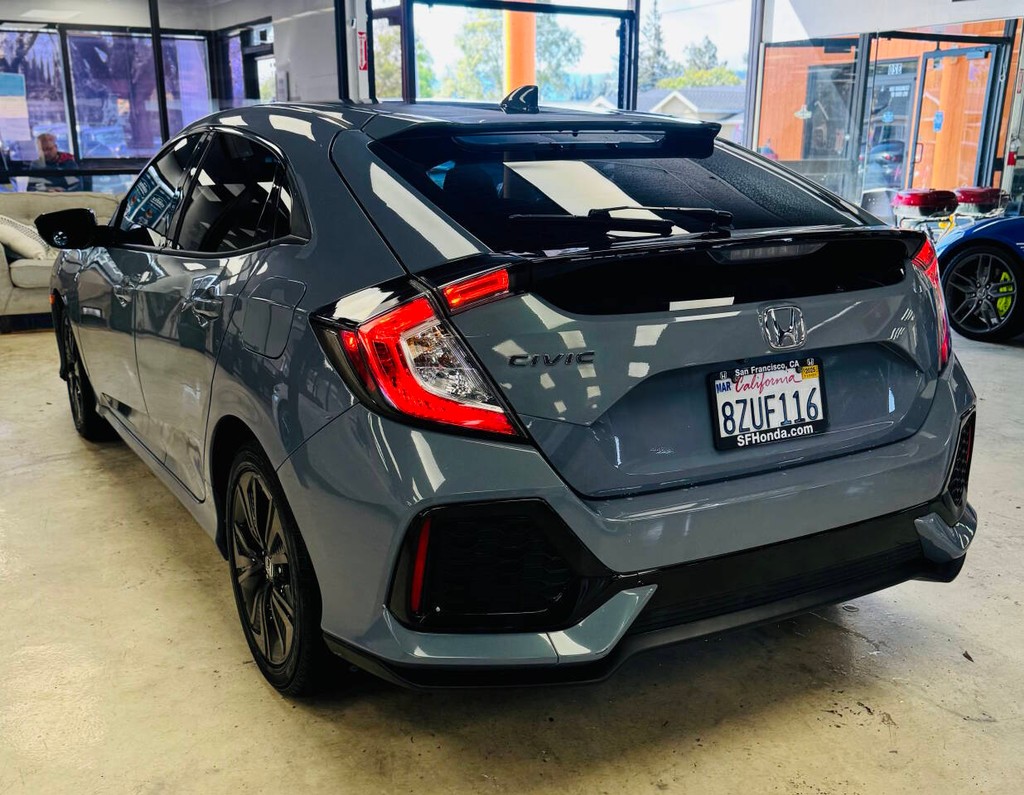 Honda Civic Hatchback Vehicle Full-screen Gallery Image 05