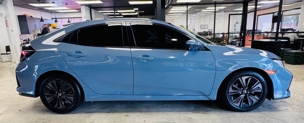 Honda Civic Hatchback Vehicle Full-screen Gallery Image 06