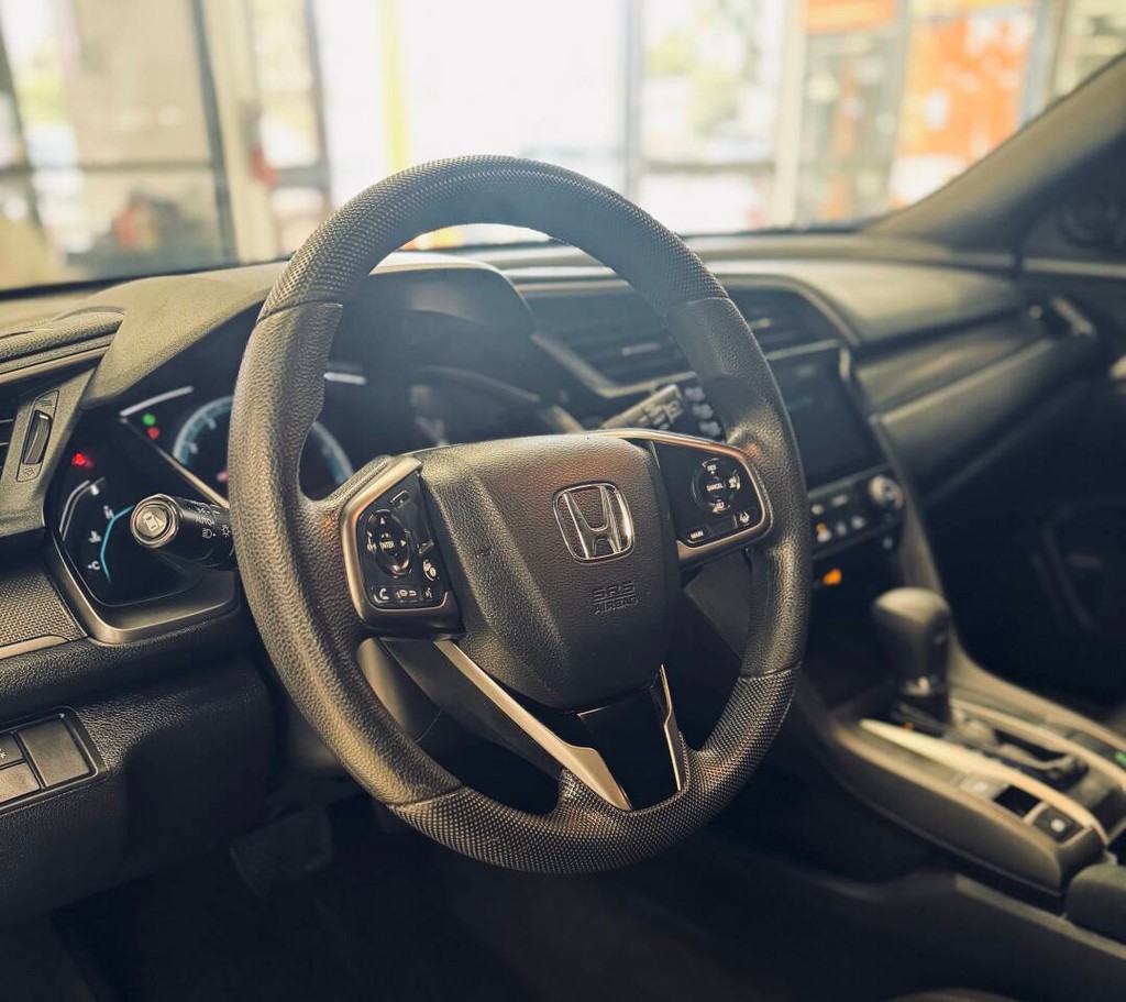 Honda Civic Hatchback Vehicle Full-screen Gallery Image 11