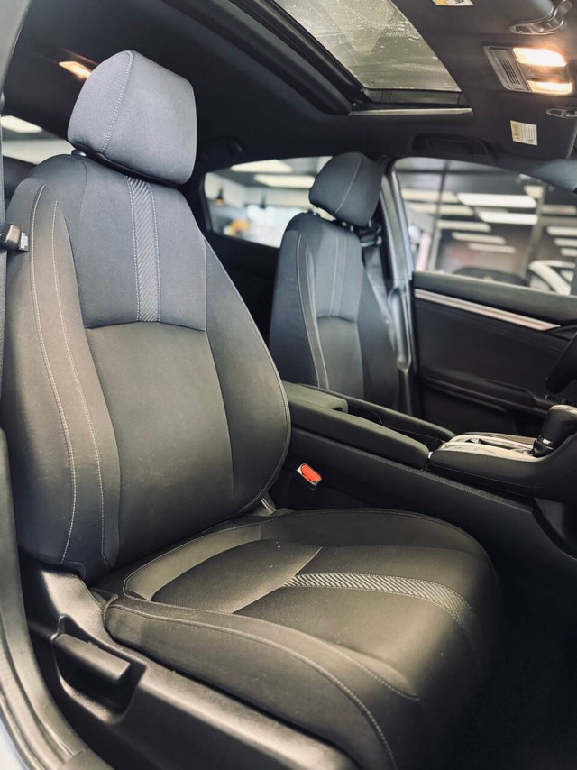 Honda Civic Hatchback Vehicle Full-screen Gallery Image 13