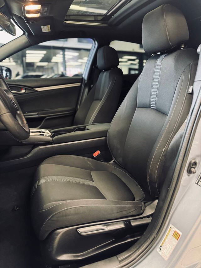 Honda Civic Hatchback Vehicle Full-screen Gallery Image 14