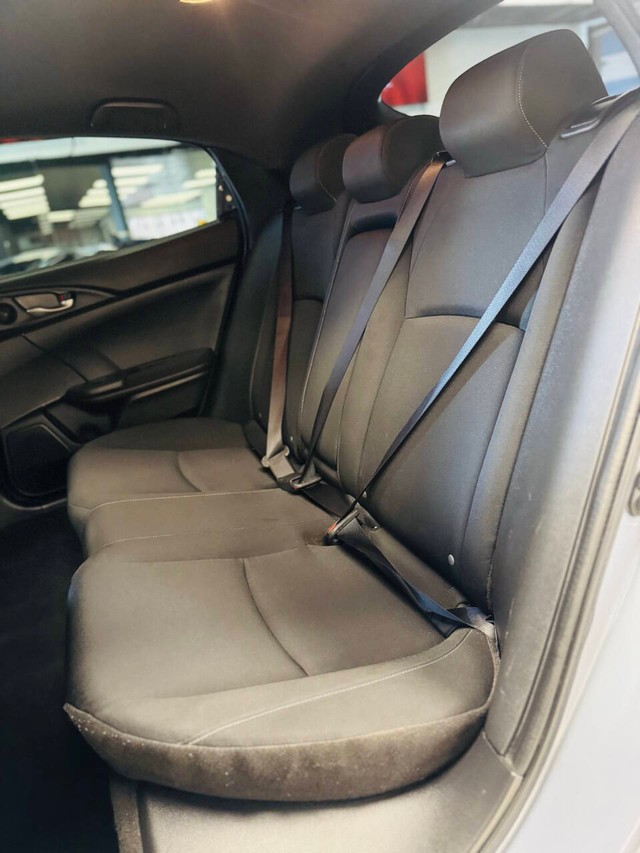 Honda Civic Hatchback Vehicle Full-screen Gallery Image 15