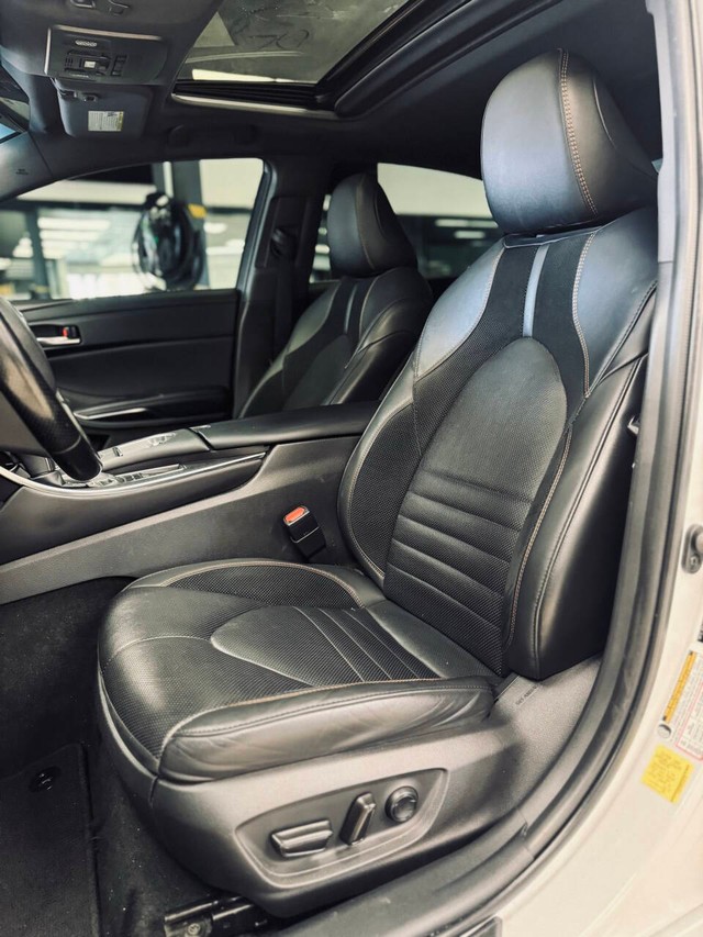 Toyota Avalon Vehicle Full-screen Gallery Image 14