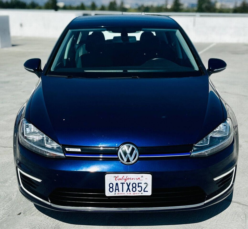 Volkswagen e-Golf Vehicle Full-screen Gallery Image 10