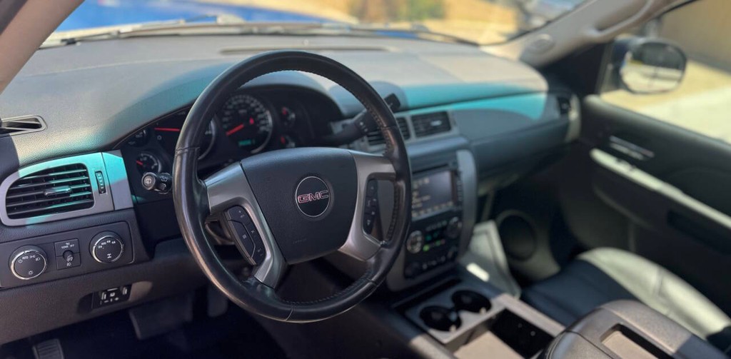 GMC Yukon XL Vehicle Full-screen Gallery Image 08