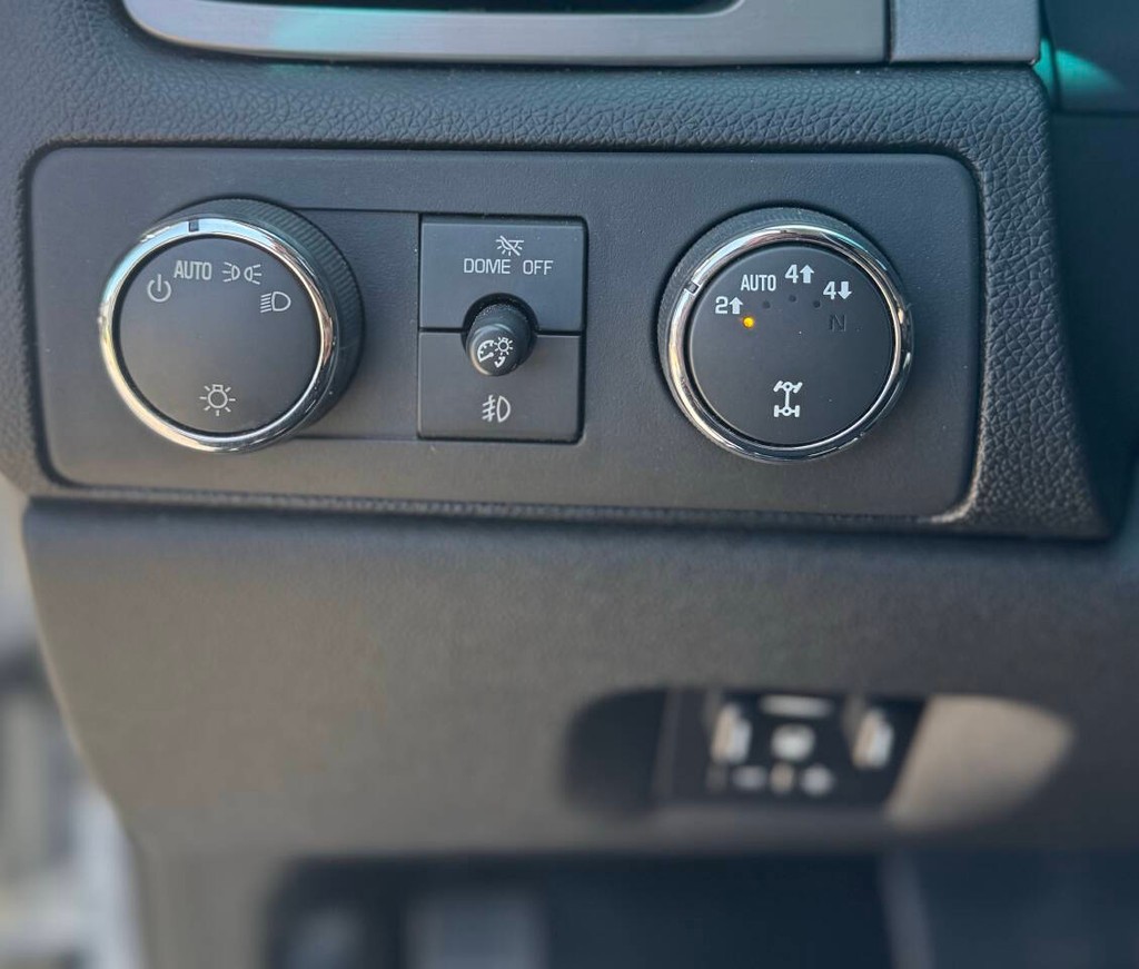 GMC Yukon XL Vehicle Full-screen Gallery Image 15