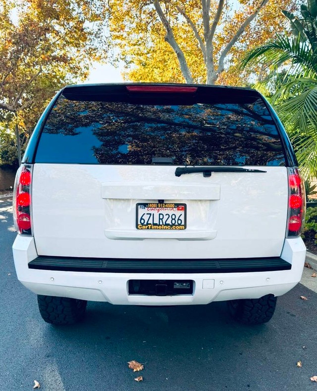 GMC Yukon XL Vehicle Full-screen Gallery Image 05