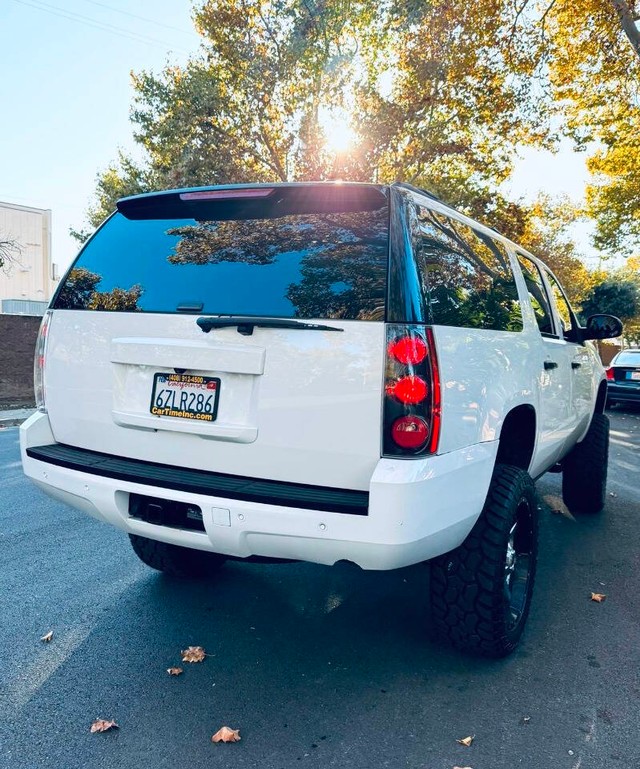 GMC Yukon XL Vehicle Full-screen Gallery Image 06