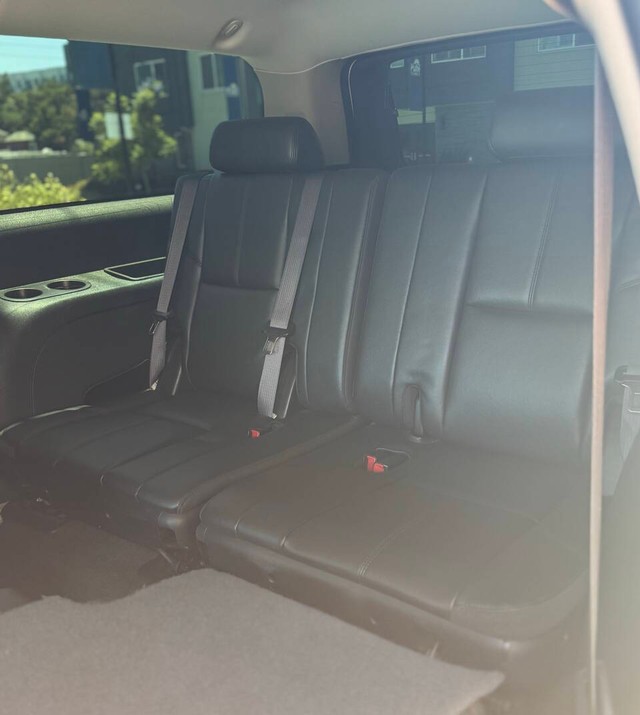 GMC Yukon XL Vehicle Full-screen Gallery Image 21