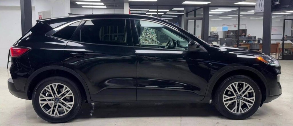 Ford Escape Vehicle Full-screen Gallery Image 08