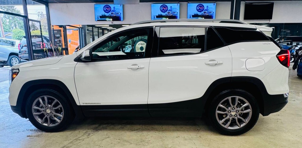 GMC Terrain Vehicle Full-screen Gallery Image 04