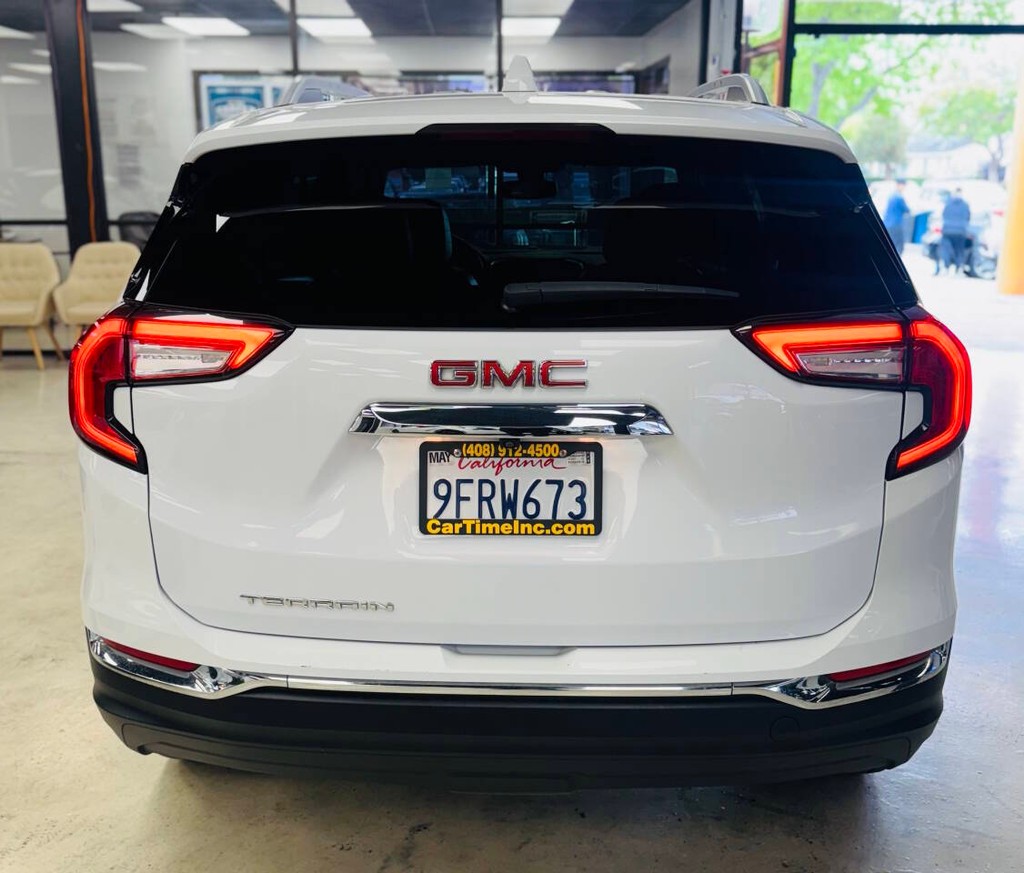 GMC Terrain Vehicle Full-screen Gallery Image 06