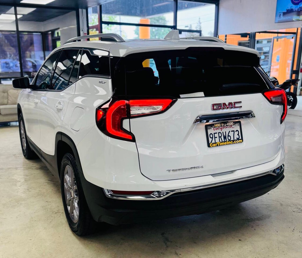 GMC Terrain Vehicle Full-screen Gallery Image 07