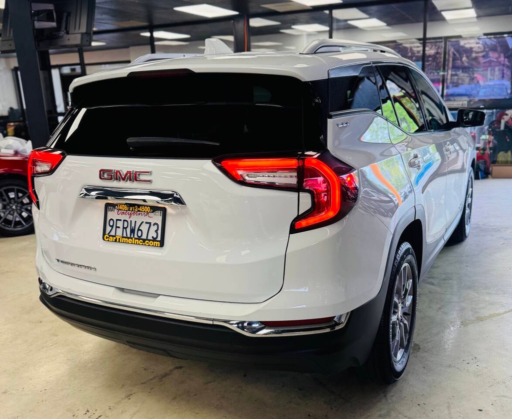 GMC Terrain Vehicle Full-screen Gallery Image 08