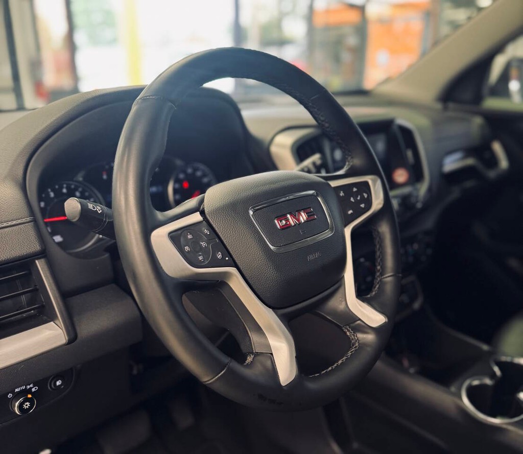 GMC Terrain Vehicle Full-screen Gallery Image 10