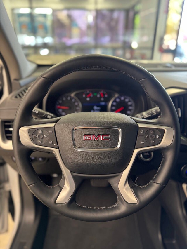 GMC Terrain Vehicle Full-screen Gallery Image 09