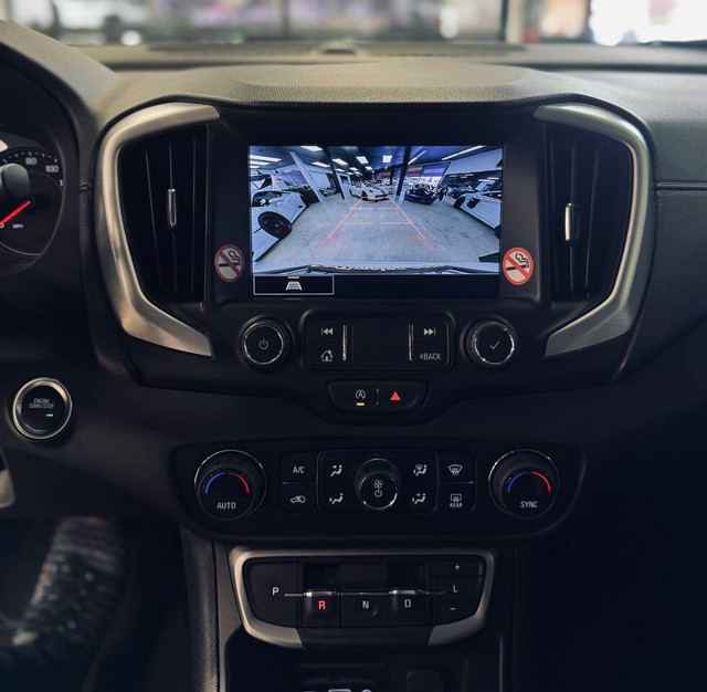 GMC Terrain Vehicle Full-screen Gallery Image 12