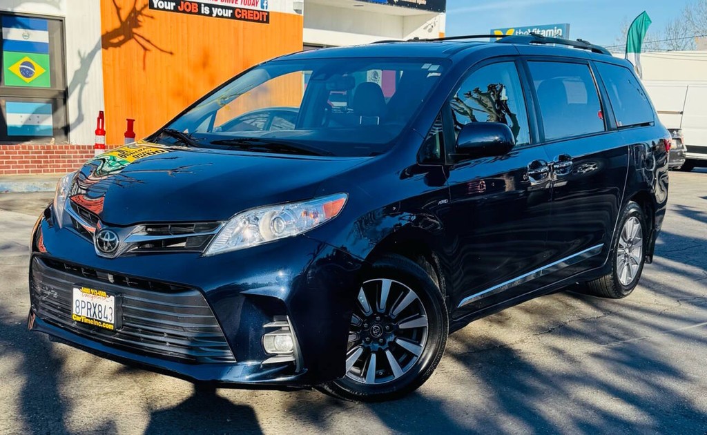 Toyota Sienna Vehicle Full-screen Gallery Image 03