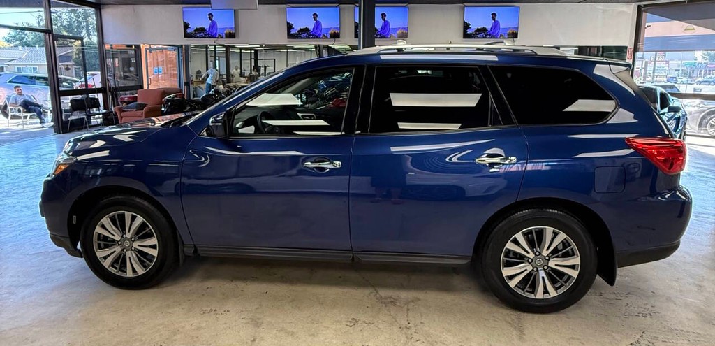 Nissan Pathfinder Vehicle Full-screen Gallery Image 04